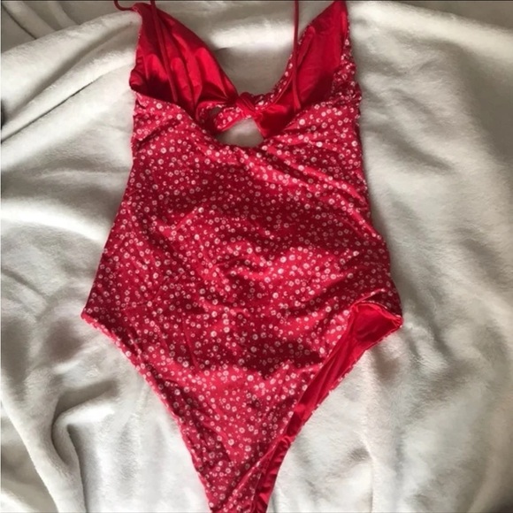 Revolve Bond Eye Beau Reversible One Piece - Picture 6 of 7